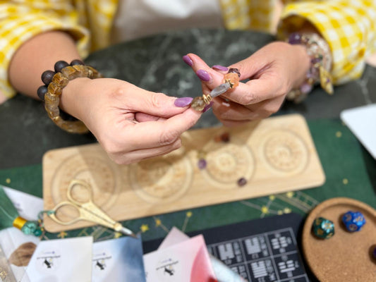 Maggie K Signature Bespoke Jewelry：Maggie 親自設計水晶能量手鍊訂製服務